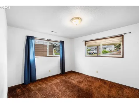 805 N 16th Avenue Kelso WA 98626