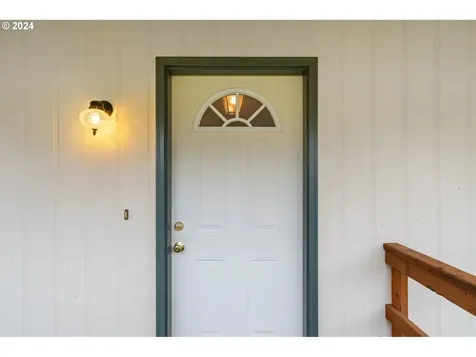 805 N 16th Avenue Kelso WA 98626