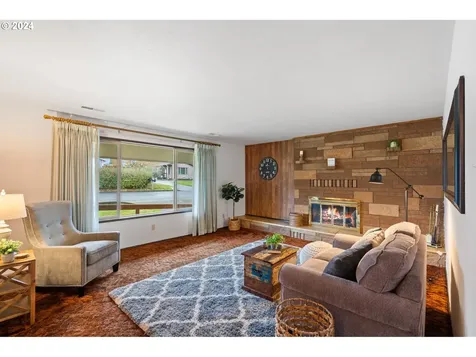 805 N 16th Avenue Kelso WA 98626