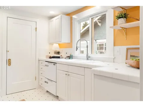 3234 SE Ankeny Street Portland OR 97214