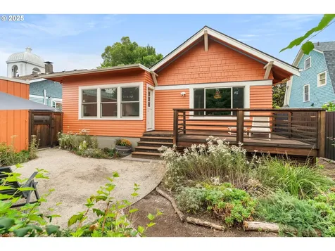 3234 SE Ankeny Street Portland OR 97214