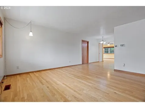 3707 Se 168th Avenue Portland OR 97236
