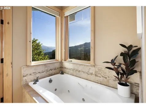 1470 Catalina Lane White Salmon WA 98672