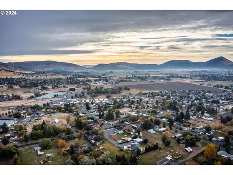 6313 Dennis Drive Klamath Falls OR 97603
