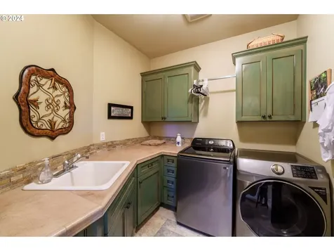 1973 SE Duncan Drive Hillsboro OR 97123