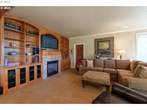 1973 SE Duncan Drive Hillsboro OR 97123