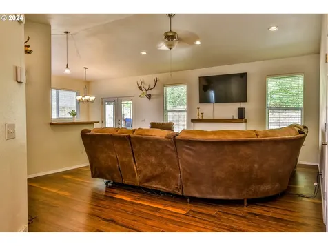 644 9th Avenue Coos Bay OR 97420