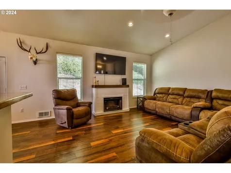644 9th Avenue Coos Bay OR 97420
