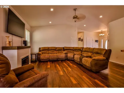 644 9th Avenue Coos Bay OR 97420