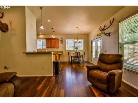 644 9th Avenue Coos Bay OR 97420