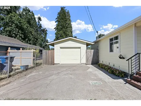 379 S 51st Place Springfield OR 97478