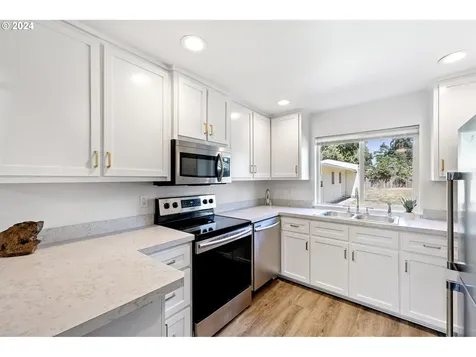 379 S 51st Place Springfield OR 97478