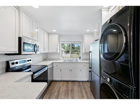 379 S 51st Place Springfield OR 97478