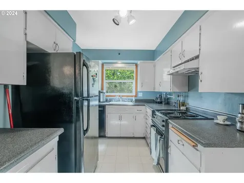 5829 SW Texas Street Portland OR 97219