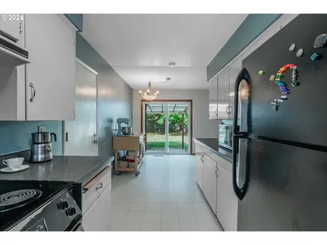 5829 SW Texas Street Portland OR 97219