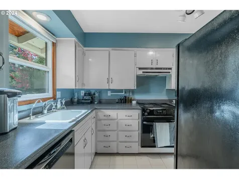 5829 SW Texas Street Portland OR 97219