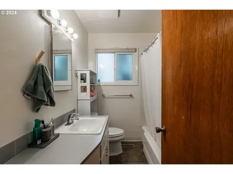 5829 SW Texas Street Portland OR 97219