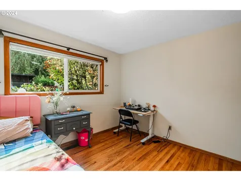 5829 SW Texas Street Portland OR 97219