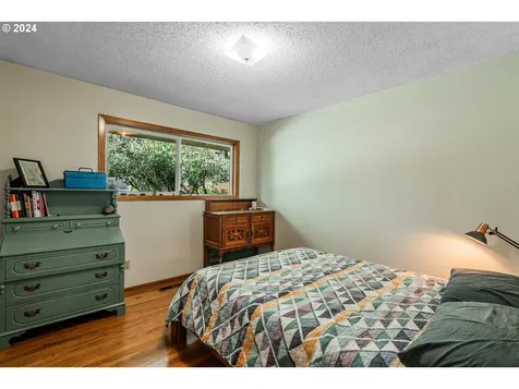 5829 SW Texas Street Portland OR 97219