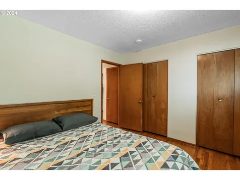 5829 SW Texas Street Portland OR 97219
