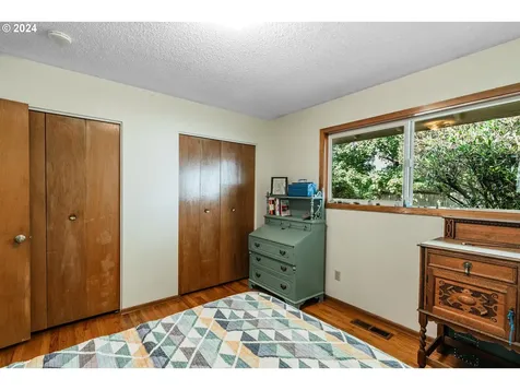 5829 SW Texas Street Portland OR 97219