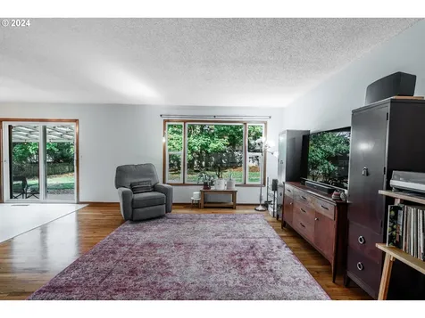 5829 SW Texas Street Portland OR 97219