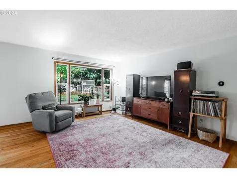 5829 SW Texas Street Portland OR 97219