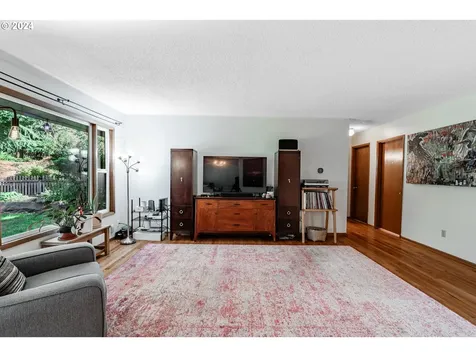 5829 SW Texas Street Portland OR 97219