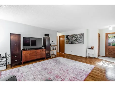 5829 SW Texas Street Portland OR 97219