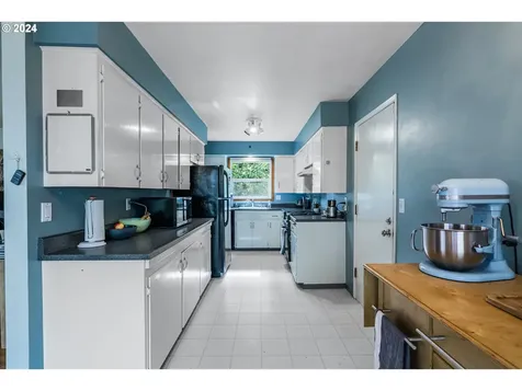5829 SW Texas Street Portland OR 97219