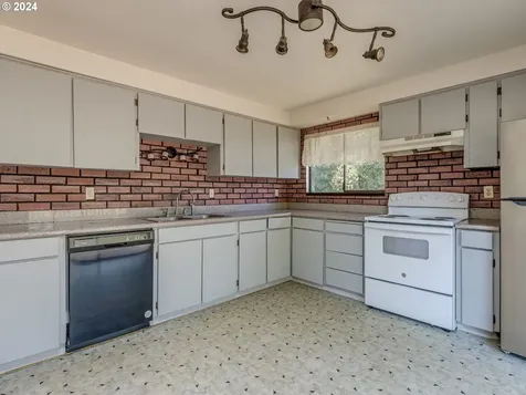 301 Cedar Hills Road Longview WA 98632