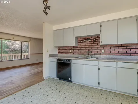 301 Cedar Hills Road Longview WA 98632