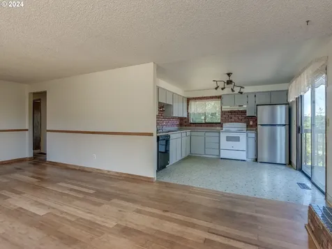 301 Cedar Hills Road Longview WA 98632