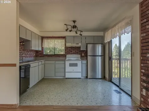 301 Cedar Hills Road Longview WA 98632