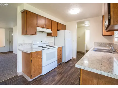 4072/4074 N Clarey Street Eugene OR 97402