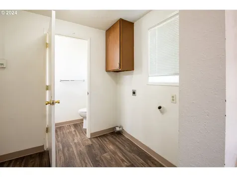 4072/4074 N Clarey Street Eugene OR 97402