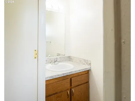 4072/4074 N Clarey Street Eugene OR 97402