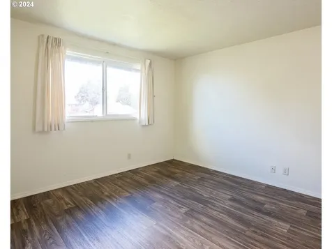 4072/4074 N Clarey Street Eugene OR 97402