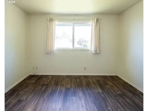 4072/4074 N Clarey Street Eugene OR 97402