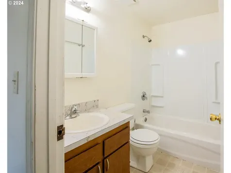 4072/4074 N Clarey Street Eugene OR 97402