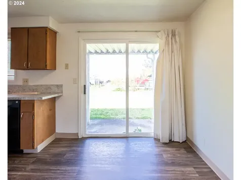 4072/4074 N Clarey Street Eugene OR 97402
