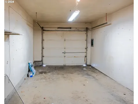 4072/4074 N Clarey Street Eugene OR 97402