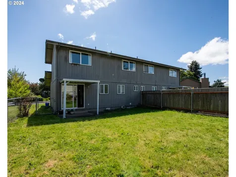 4072/4074 N Clarey Street Eugene OR 97402