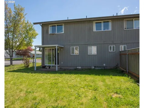 4072/4074 N Clarey Street Eugene OR 97402