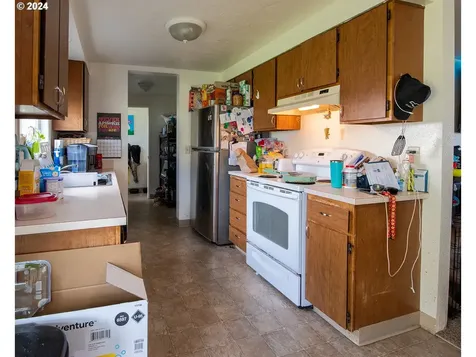 4072/4074 N Clarey Street Eugene OR 97402