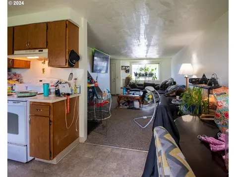 4072/4074 N Clarey Street Eugene OR 97402
