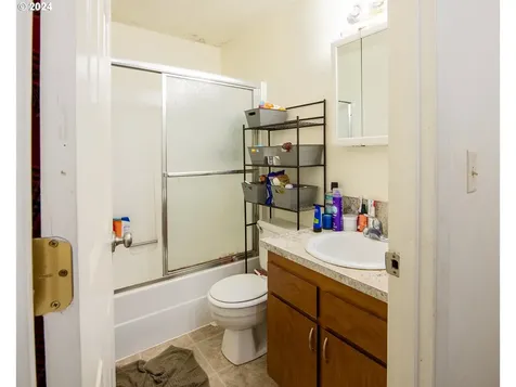 4072/4074 N Clarey Street Eugene OR 97402