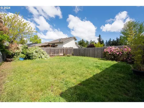 4072/4074 N Clarey Street Eugene OR 97402