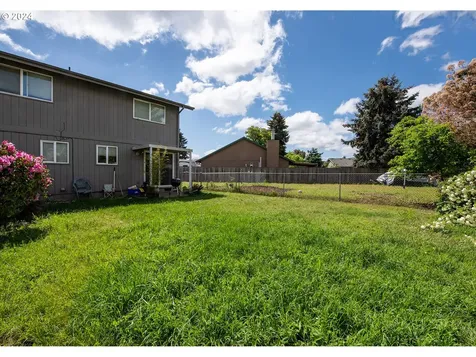 4072/4074 N Clarey Street Eugene OR 97402