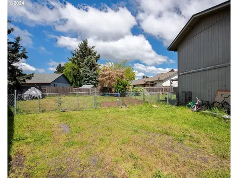 4072/4074 N Clarey Street Eugene OR 97402
